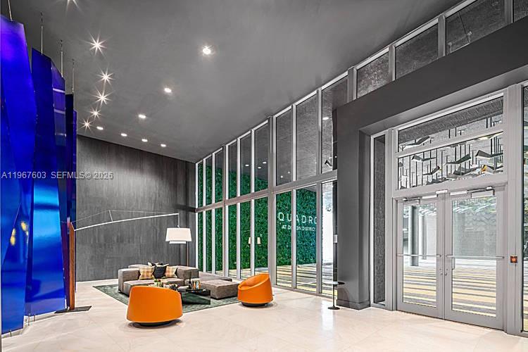 QUADRO CONDO - Residential