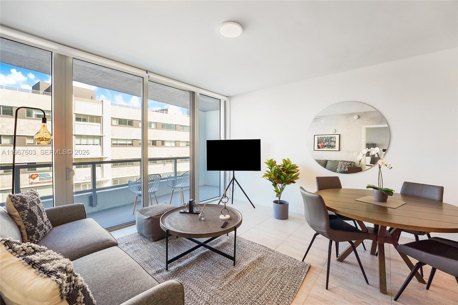 QUADRO CONDO - Residential