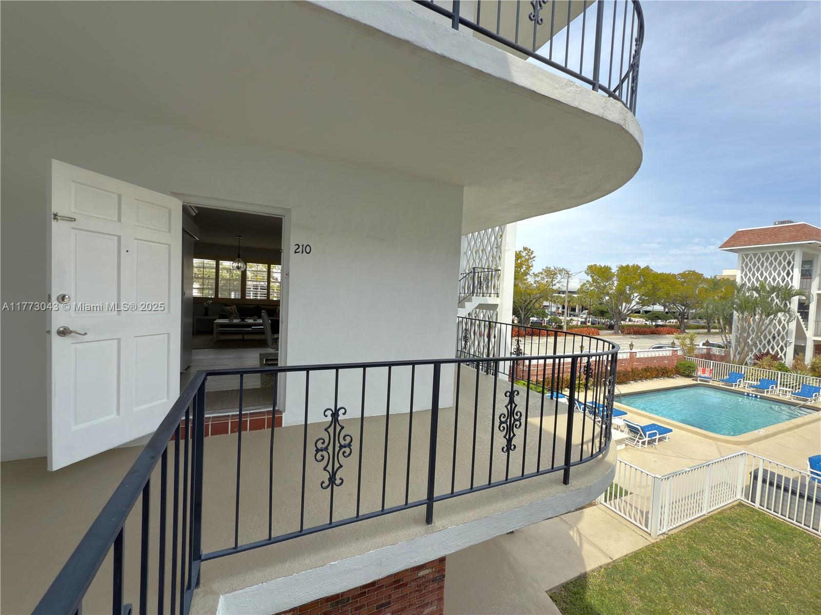 PARK RIDGE EAST APTS COND - Residential