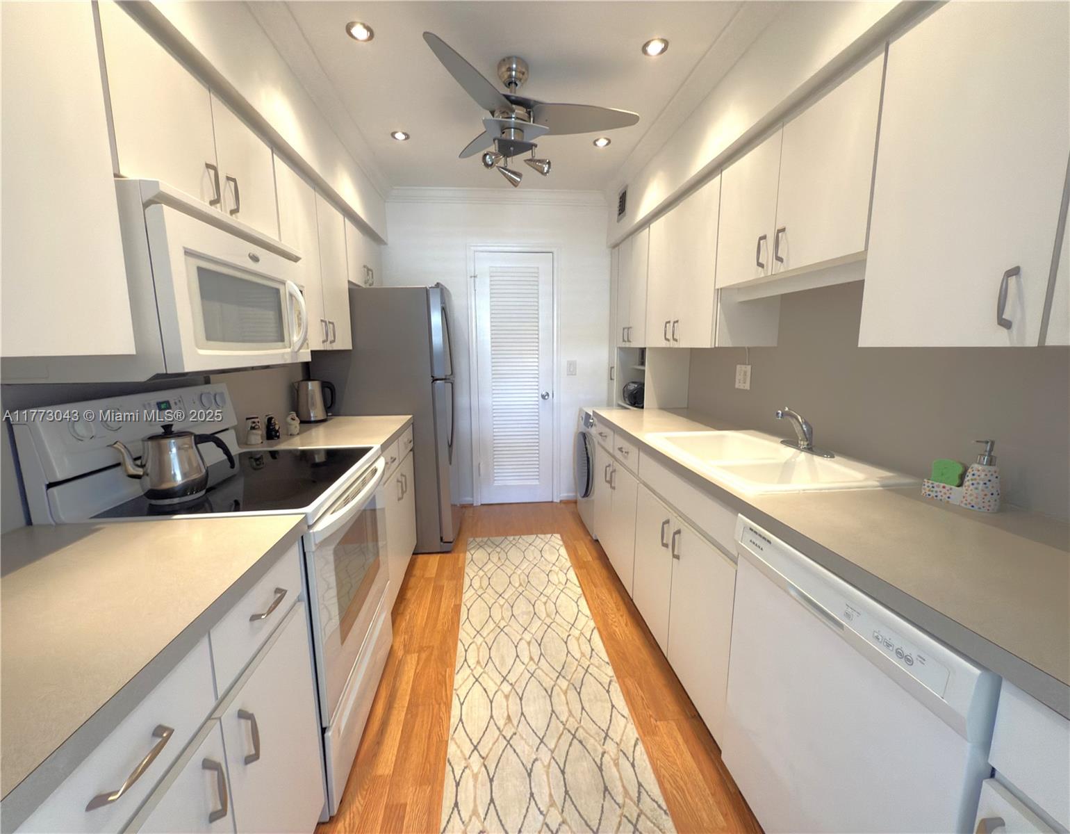 PARK RIDGE EAST APTS COND - Residential