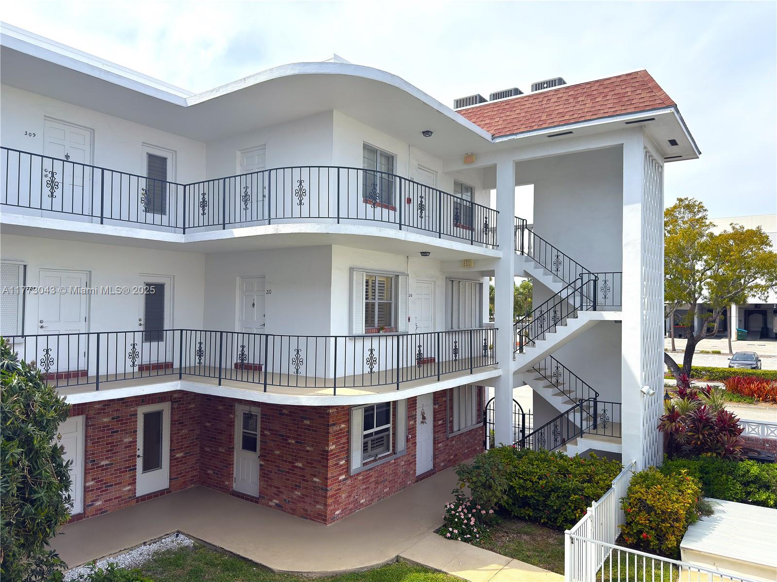 PARK RIDGE EAST APTS COND - Residential