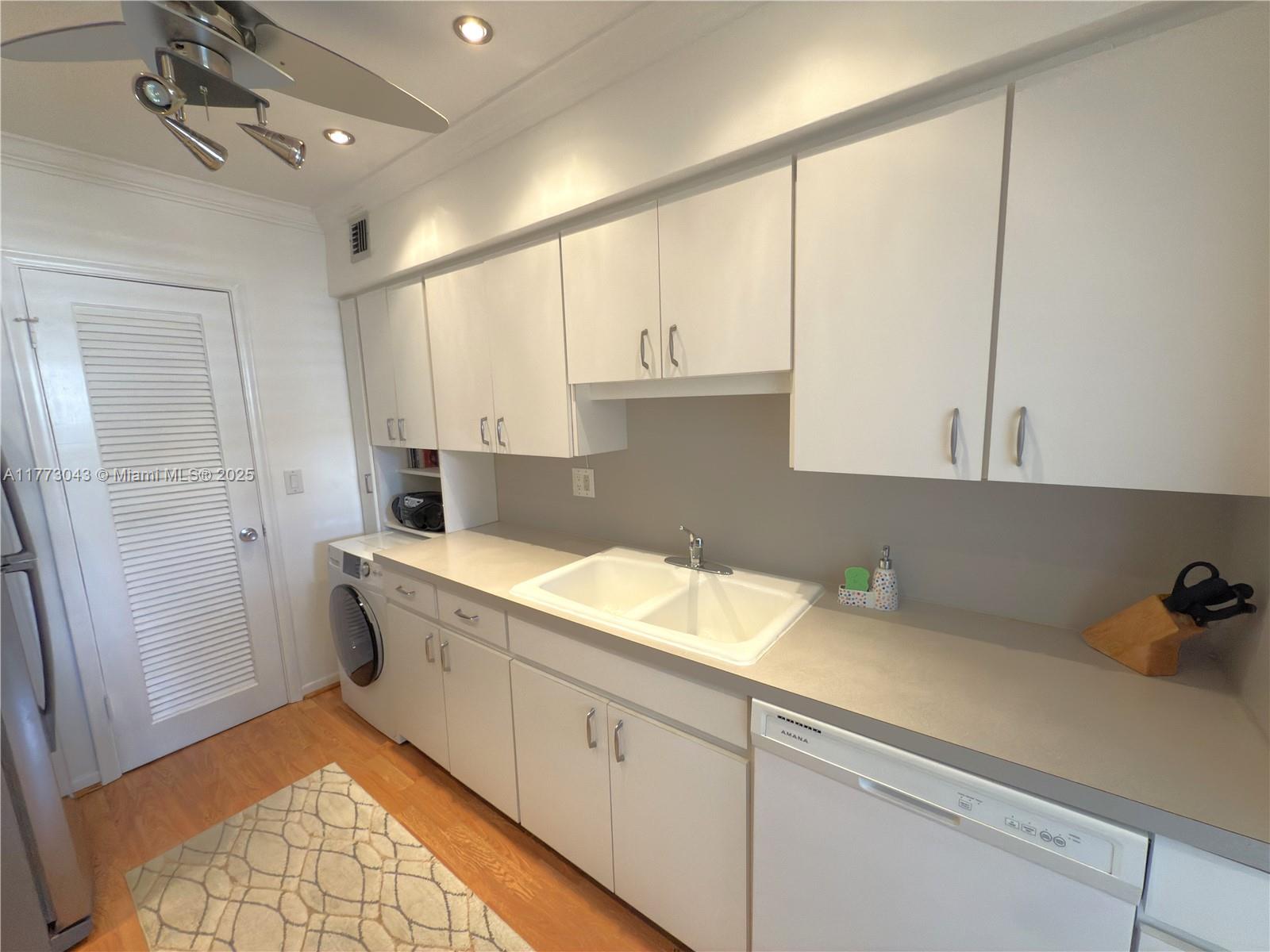 PARK RIDGE EAST APTS COND - Residential
