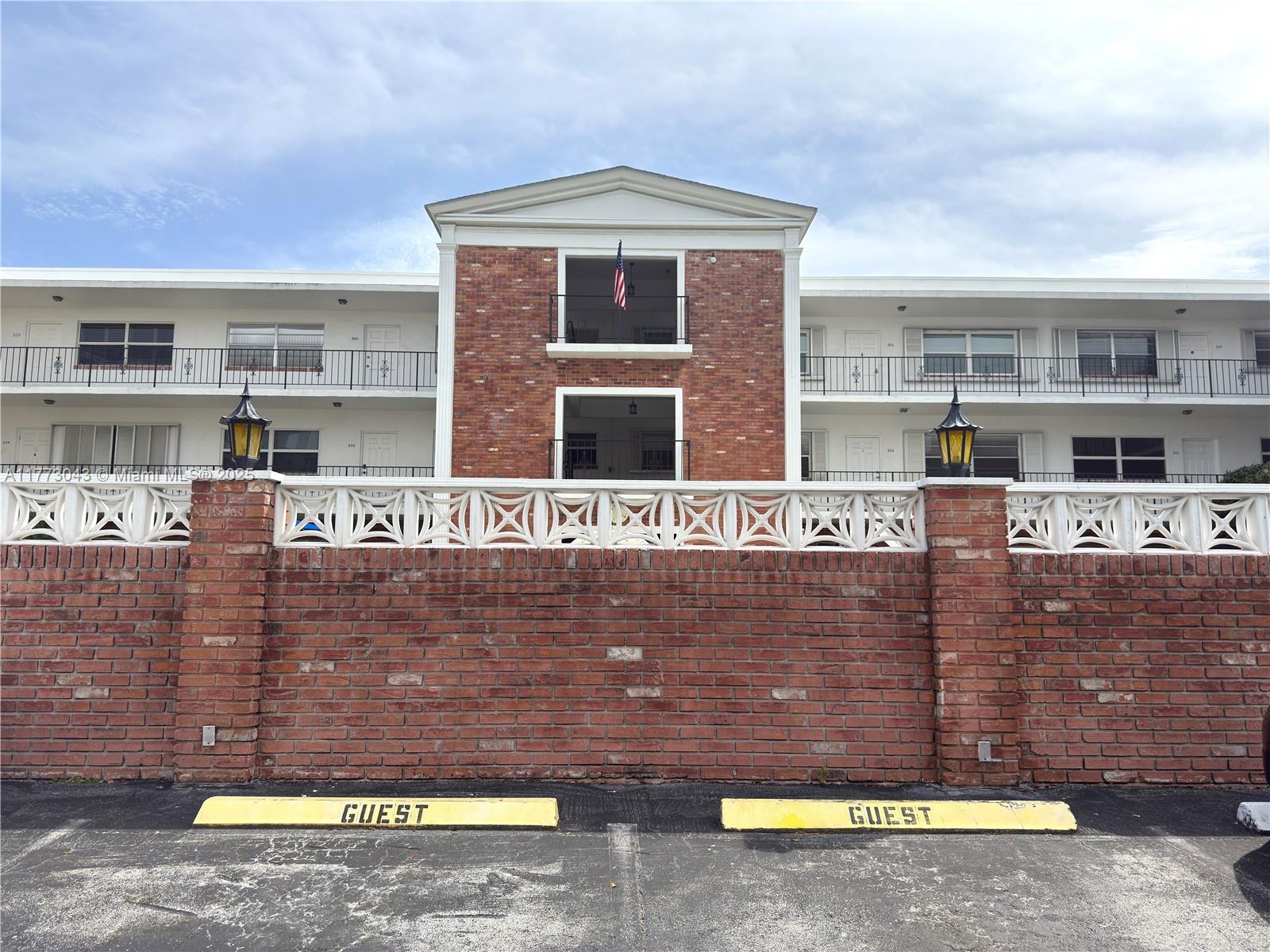 PARK RIDGE EAST APTS COND - Residential