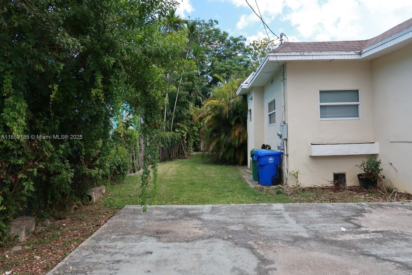 1940 NW 27th St