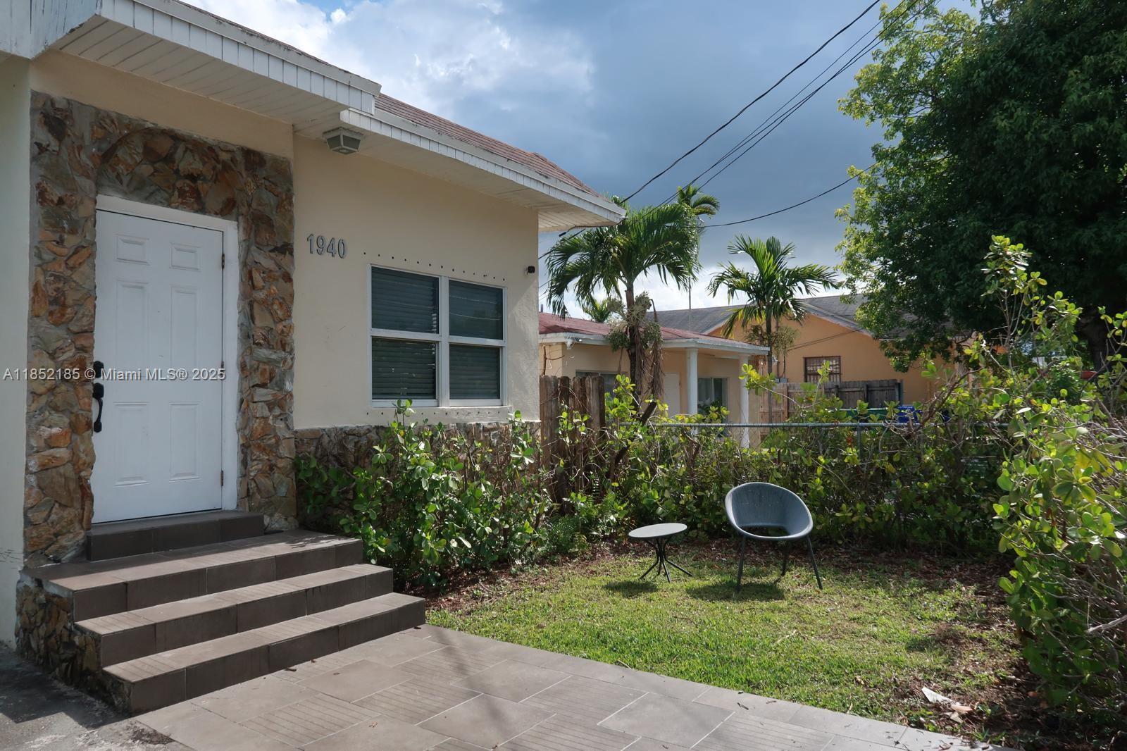 1940 NW 27th St