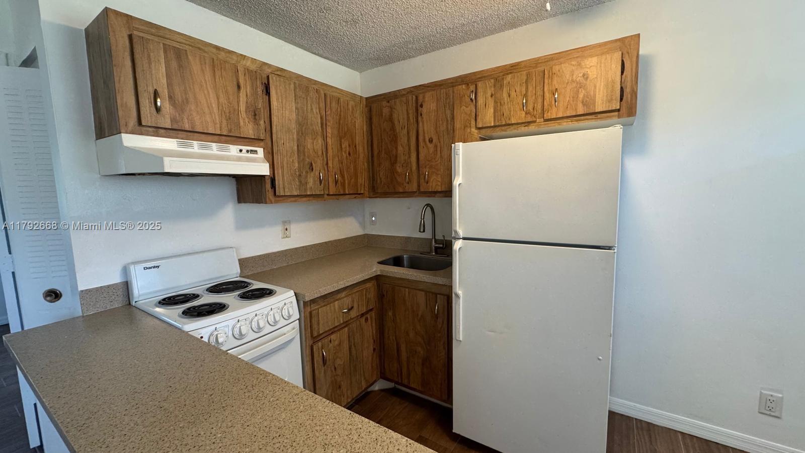 VILLAGE PARK AT OAKLAND C - Residential