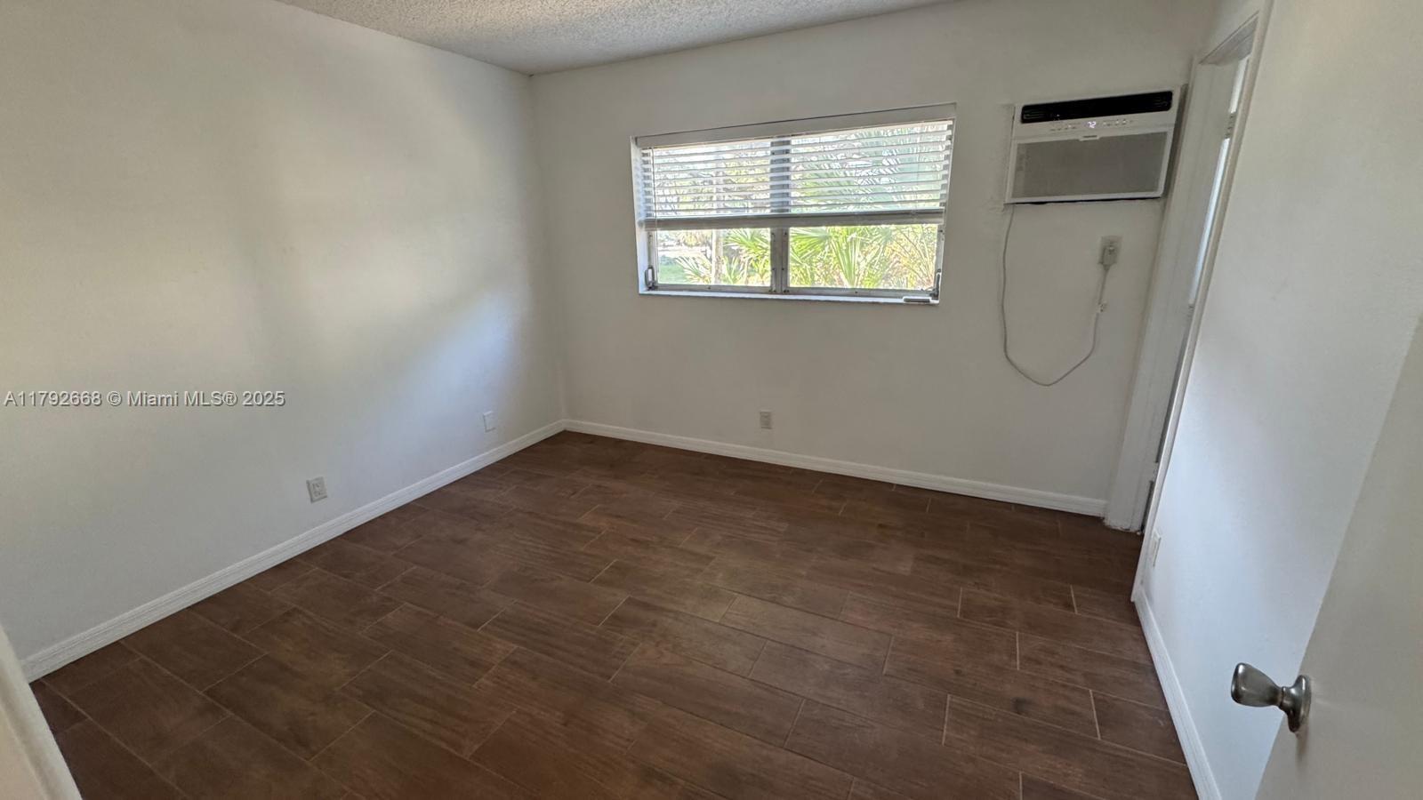 VILLAGE PARK AT OAKLAND C - Residential