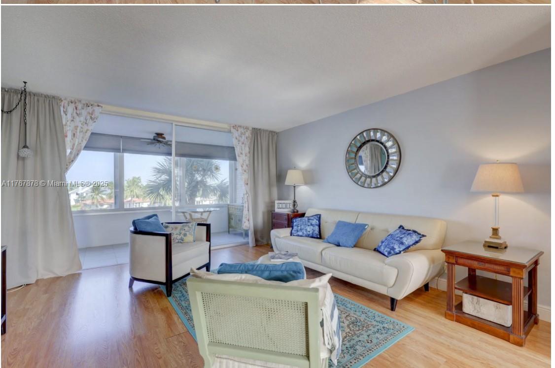 401 N Riverside Dr 406