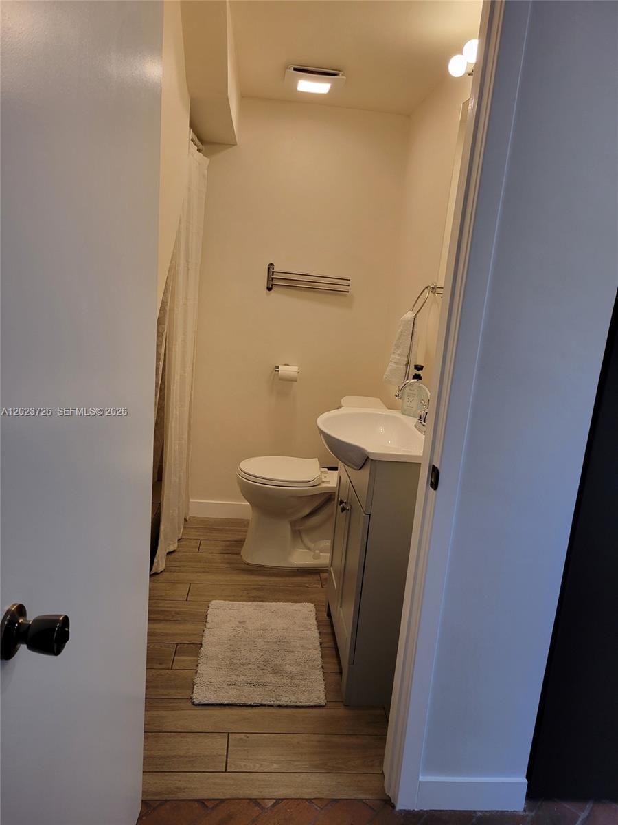 UNIVERSITY MNR - Residential Lease