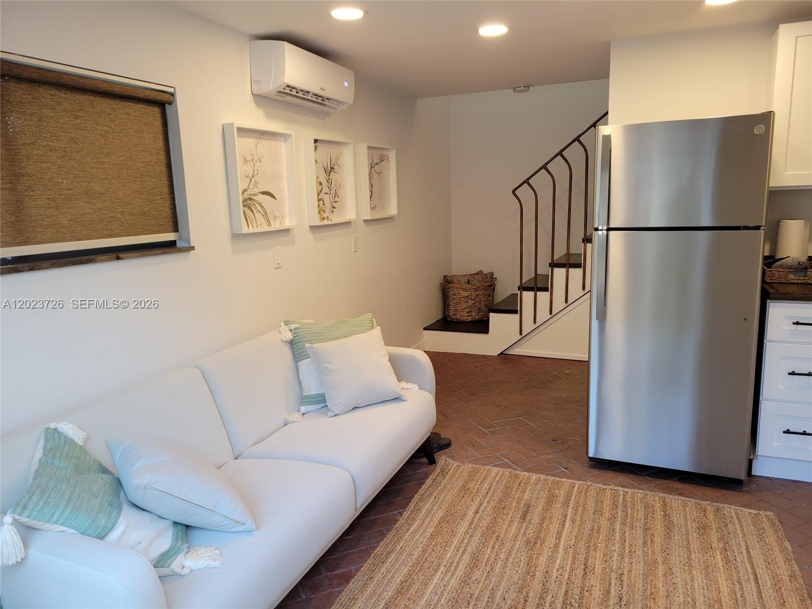 UNIVERSITY MNR - Residential Lease