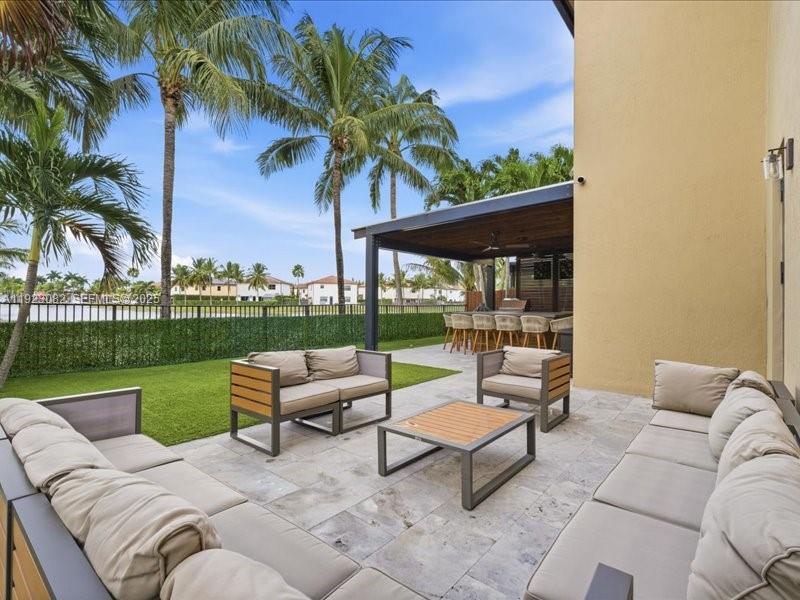 DORAL BREEZE - Residential