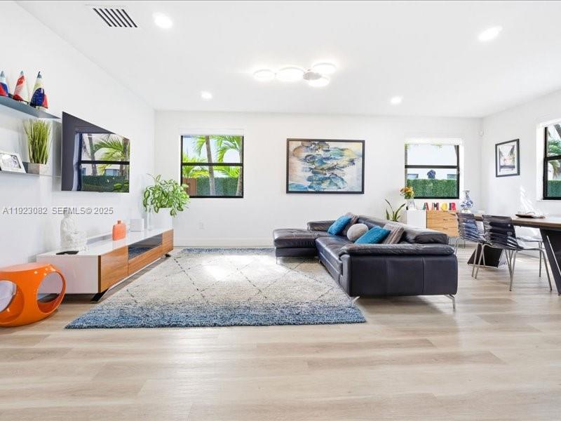 DORAL BREEZE - Residential