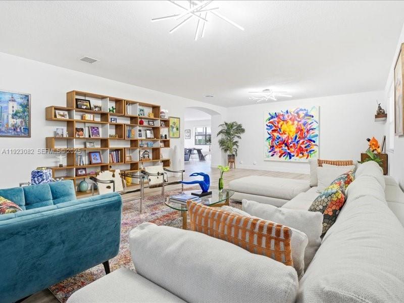 DORAL BREEZE - Residential