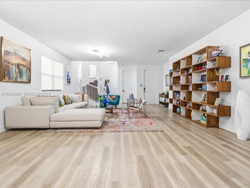 DORAL BREEZE - Residential