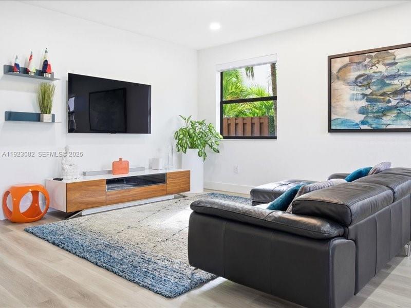 DORAL BREEZE - Residential