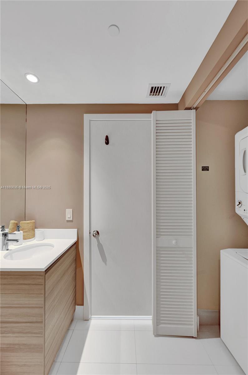 3401 MIDTOWN CONDO - Residential Lease