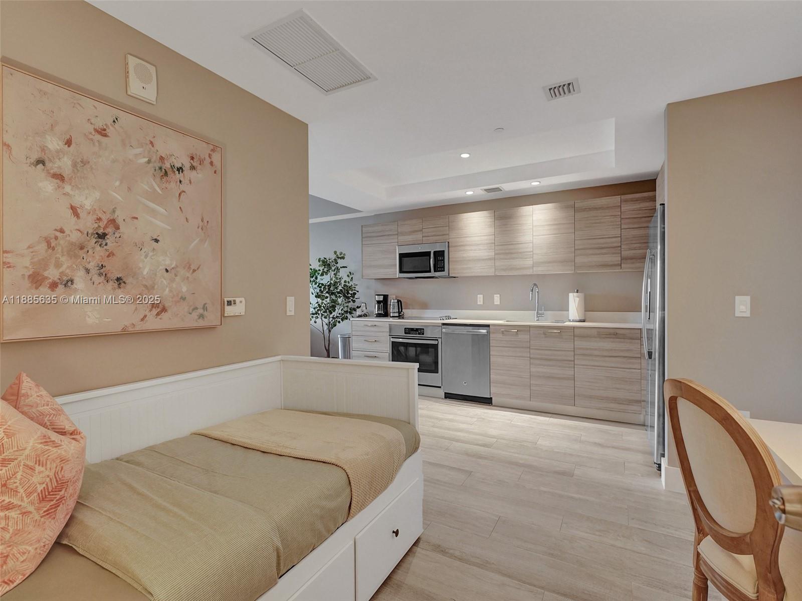 3401 MIDTOWN CONDO - Residential Lease