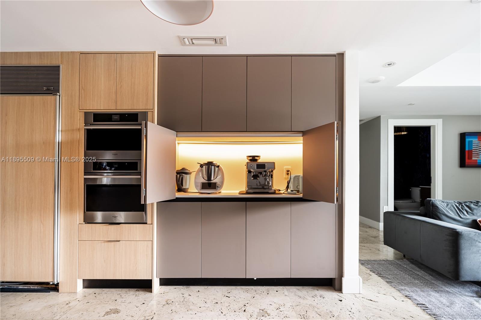 GROVENOR HOUSE CONDO - Residential Lease