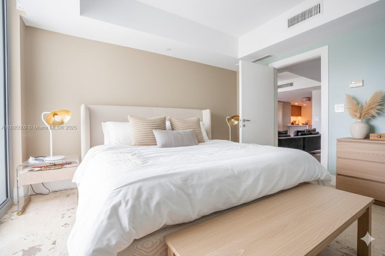 GROVENOR HOUSE CONDO - Residential Lease