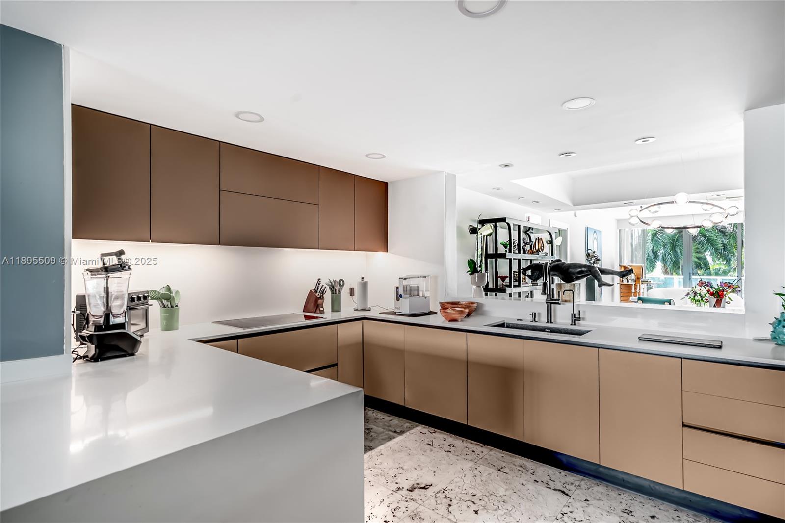 GROVENOR HOUSE CONDO - Residential Lease