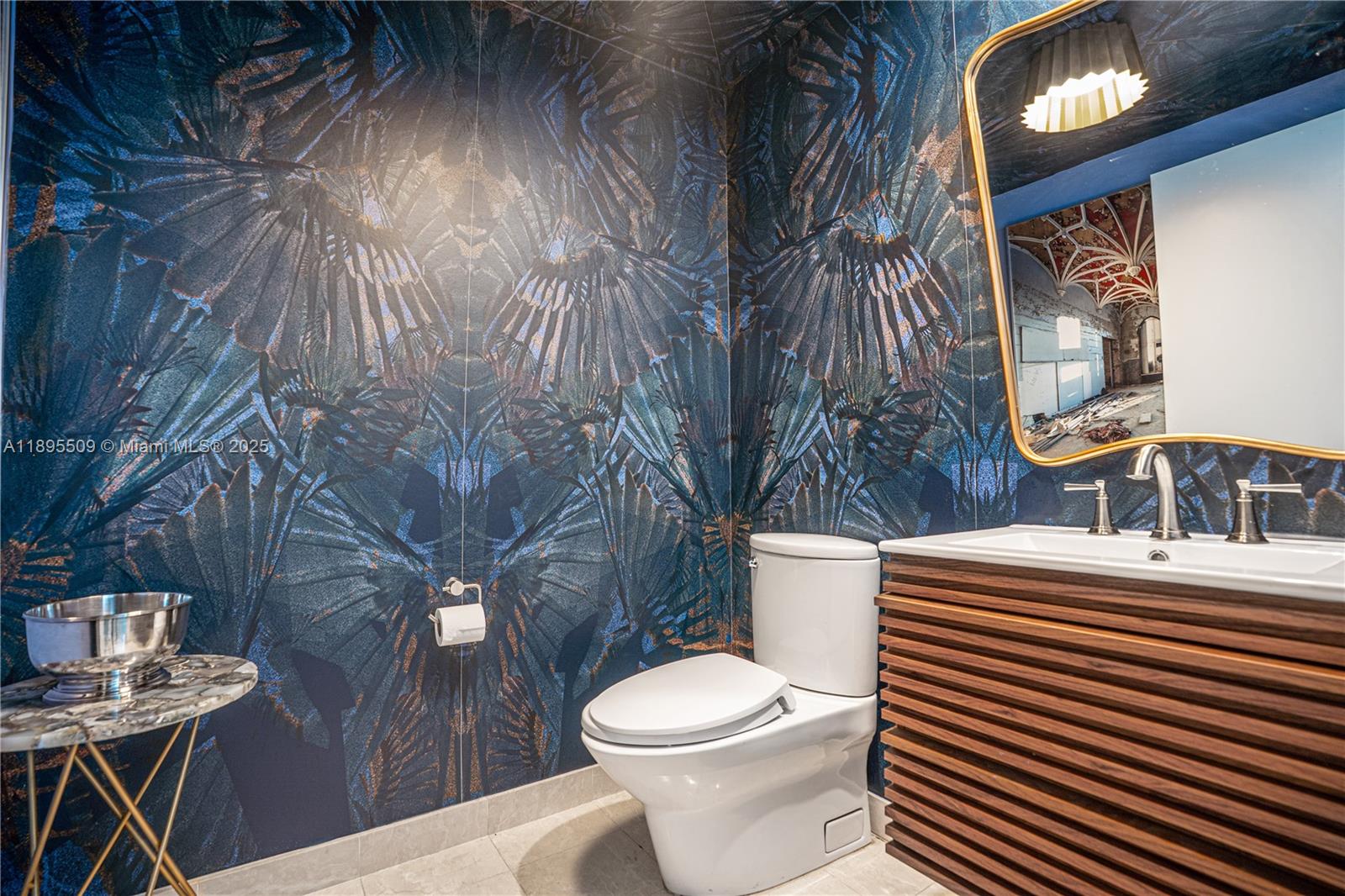 GROVENOR HOUSE CONDO - Residential Lease