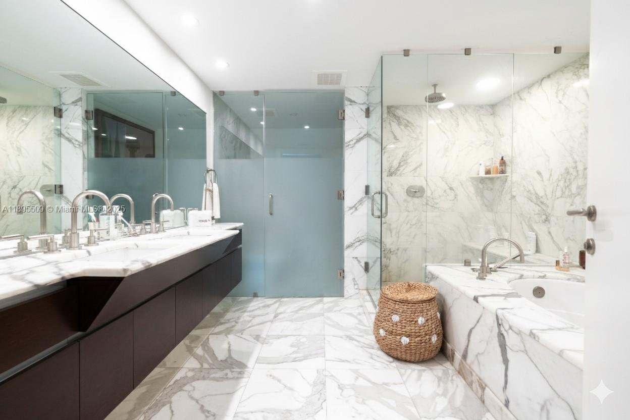 GROVENOR HOUSE CONDO - Residential Lease