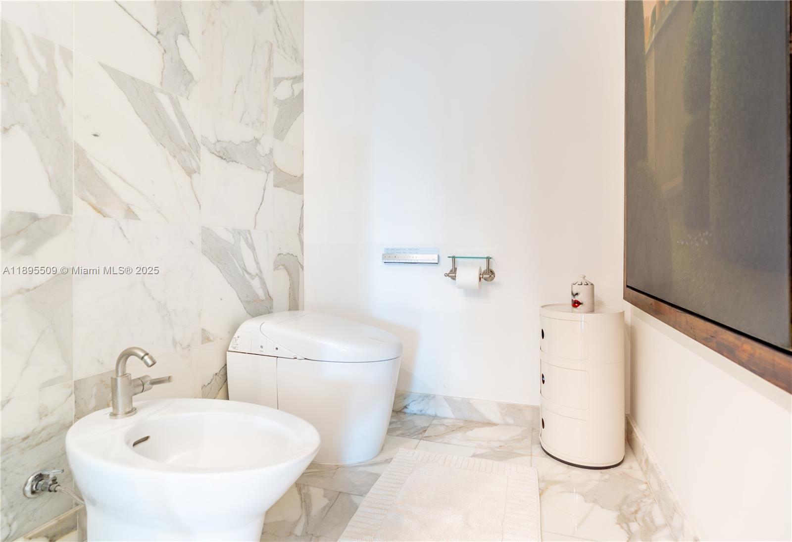 GROVENOR HOUSE CONDO - Residential Lease