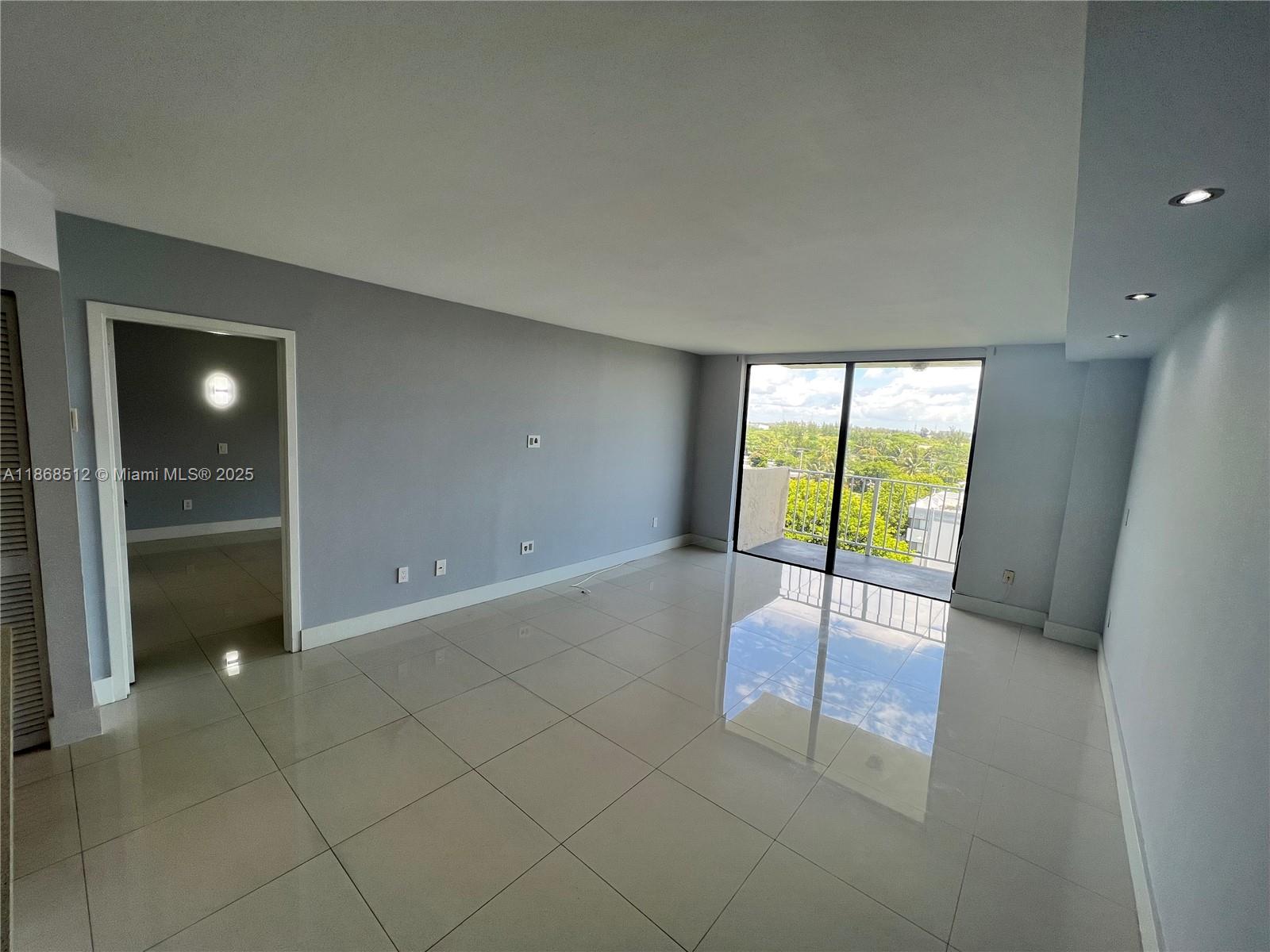 2350 NE 135 St 701