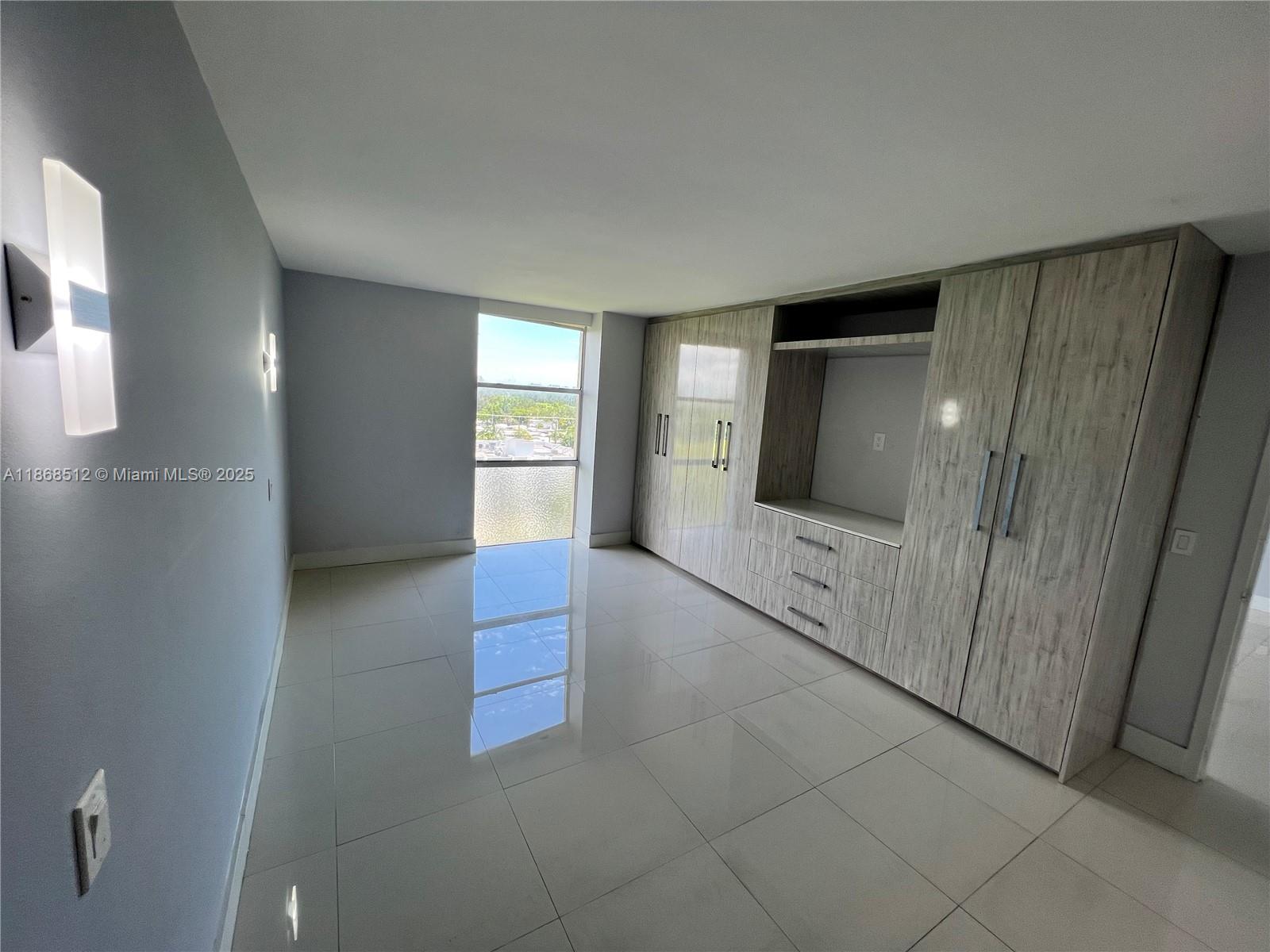 2350 NE 135 St 701