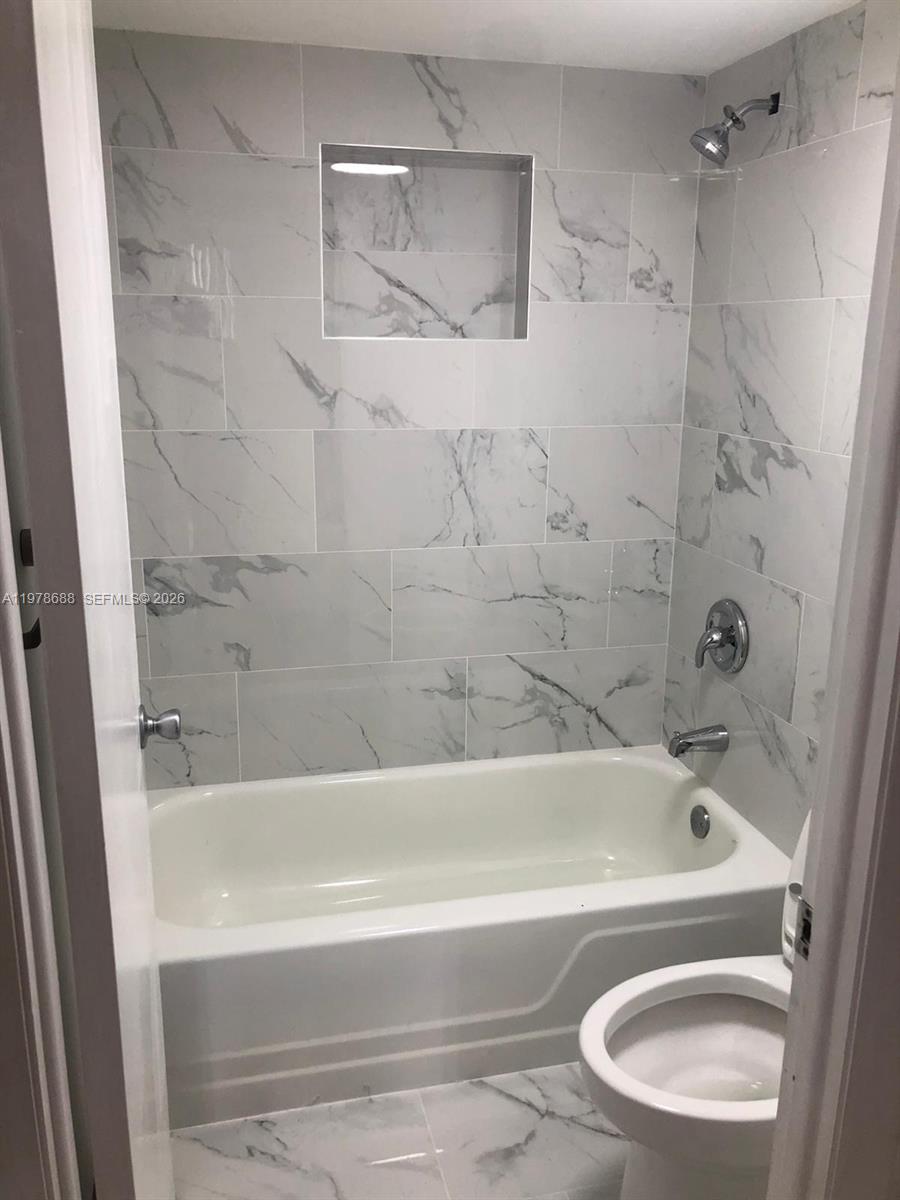 1200 NE Miami Gardens Dr 820W