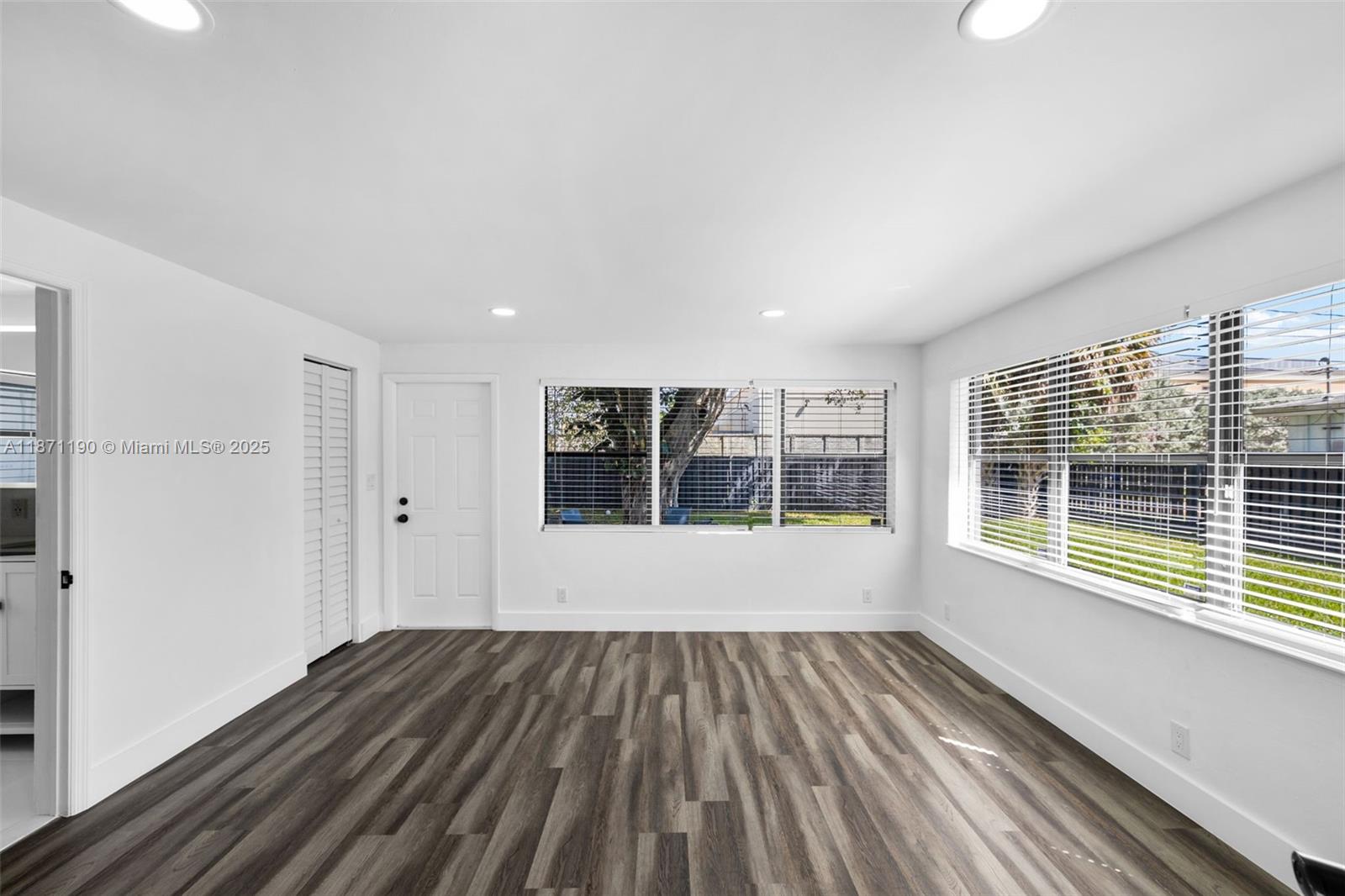 HOLLYWOOD HOMESITES REV P - Residential Lease