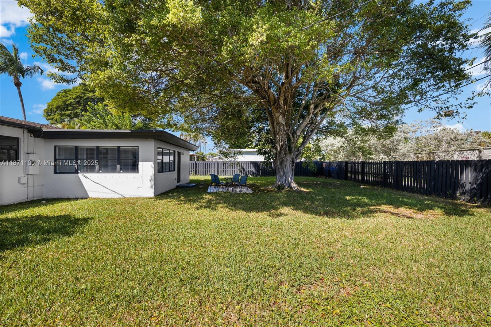 HOLLYWOOD HOMESITES REV P - Residential Lease