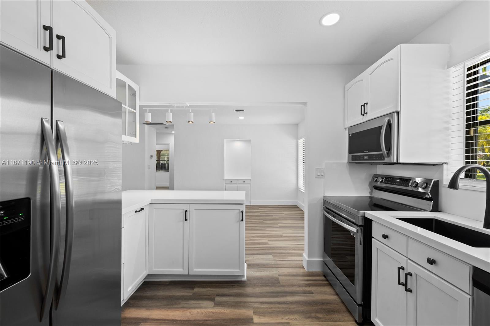 HOLLYWOOD HOMESITES REV P - Residential Lease