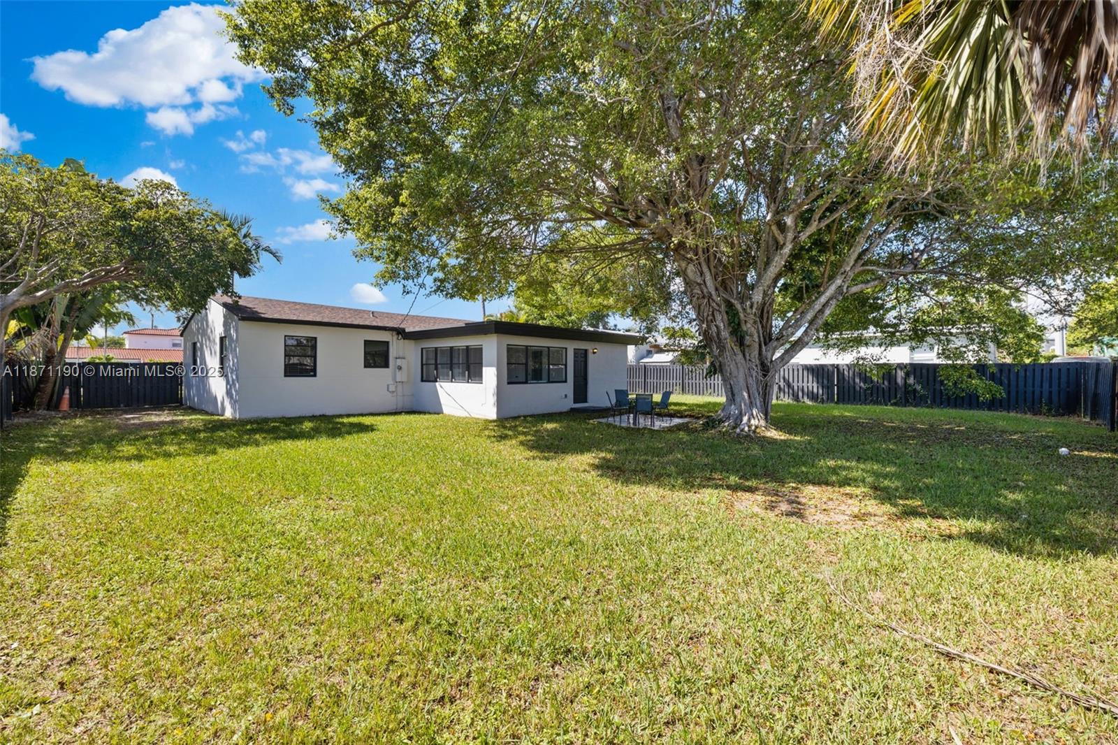 HOLLYWOOD HOMESITES REV P - Residential Lease