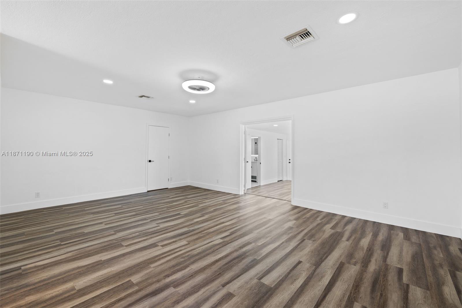 HOLLYWOOD HOMESITES REV P - Residential Lease