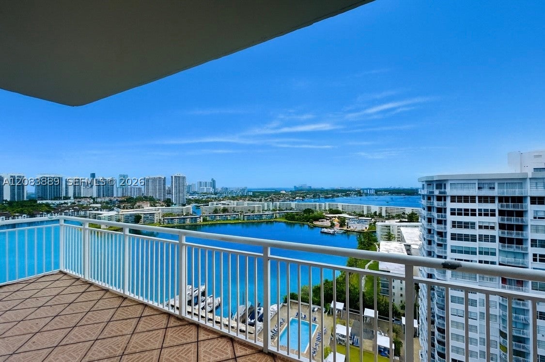 18071 Biscayne Blvd PH04 & PH03
