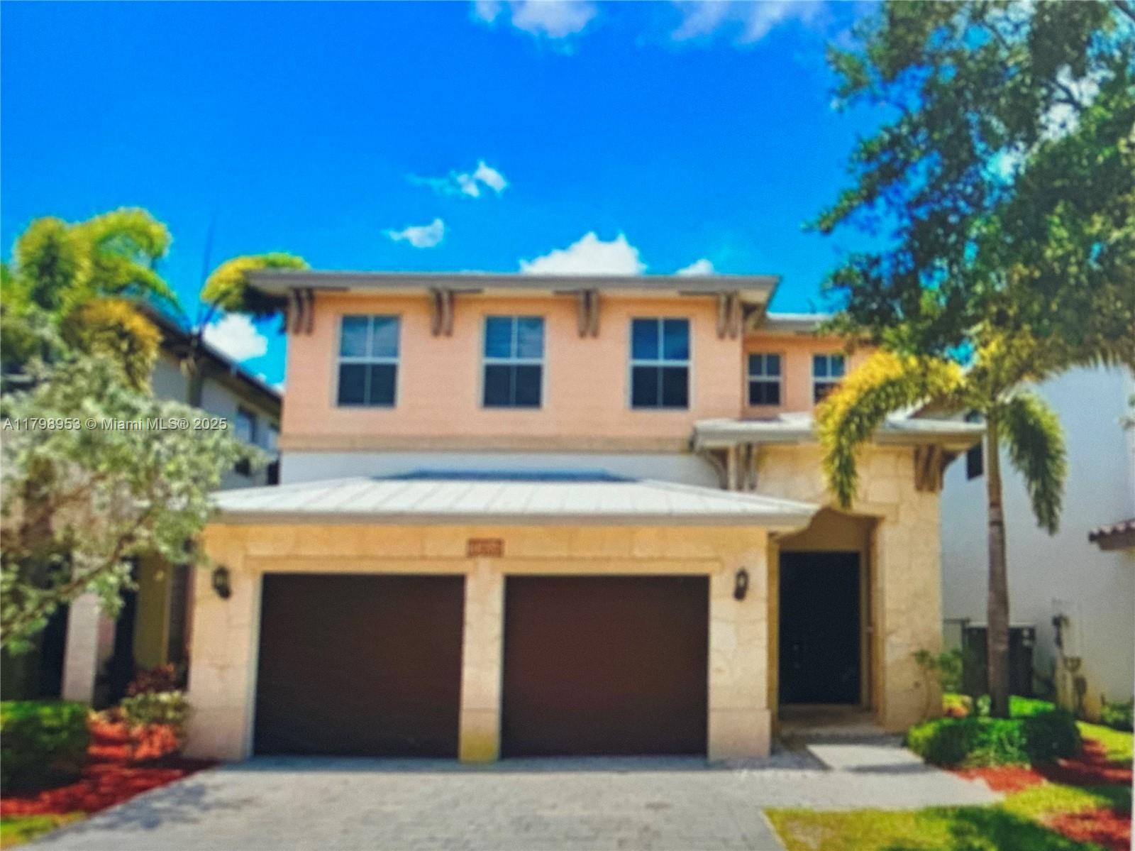 10464 Nw 70th Ln, Doral, Miami-Dade County, Florida - 5 Bedrooms  
5 Bathrooms - 