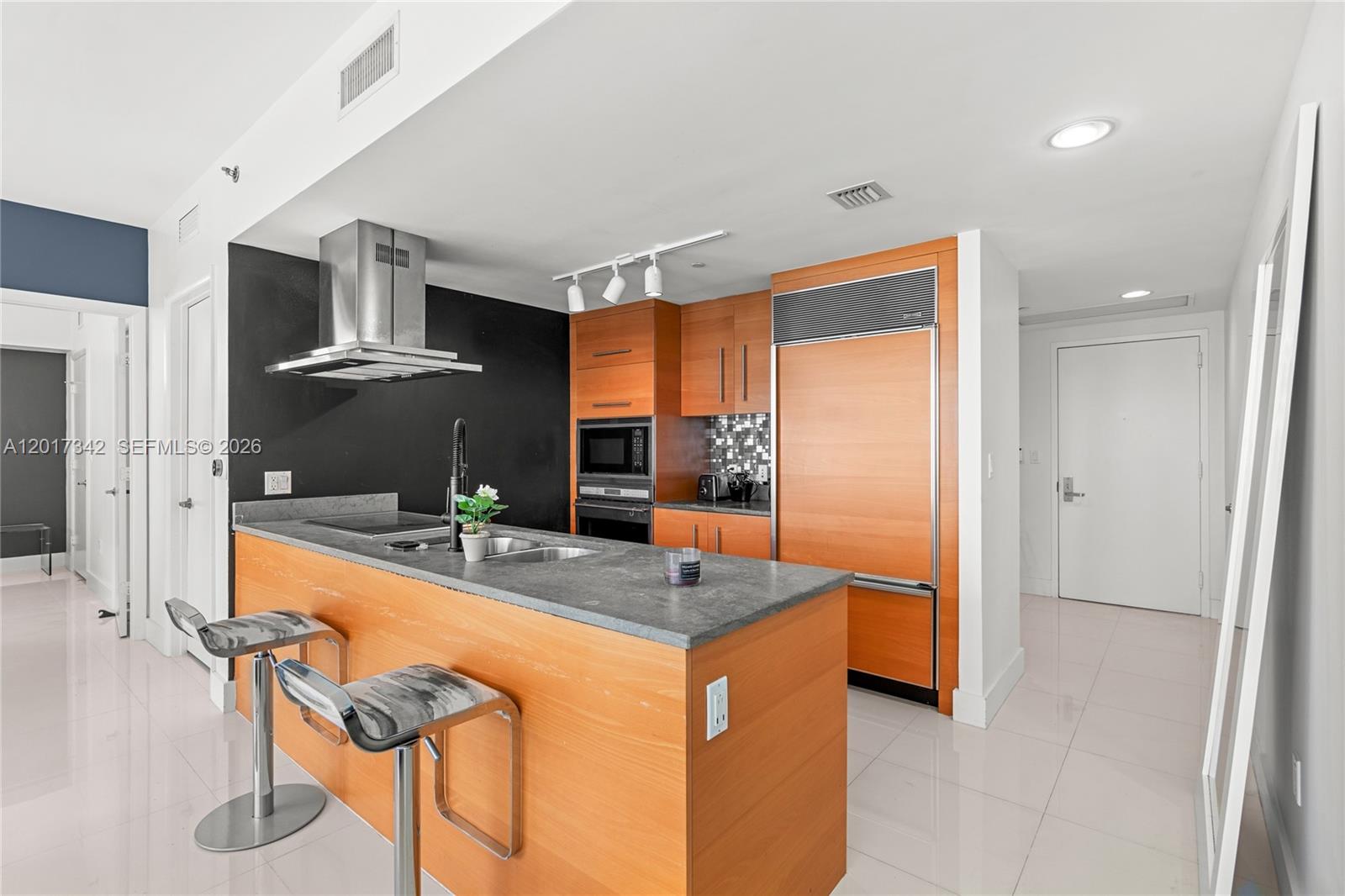 495 Brickell Ave 1704