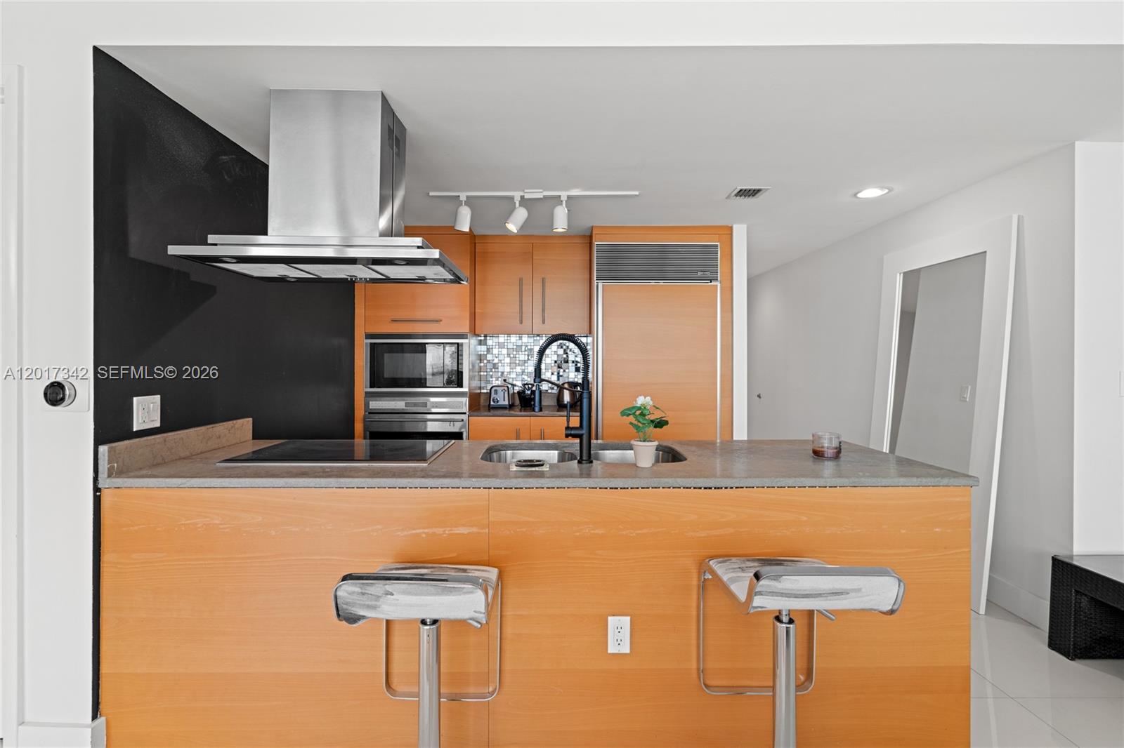 495 Brickell Ave 1704