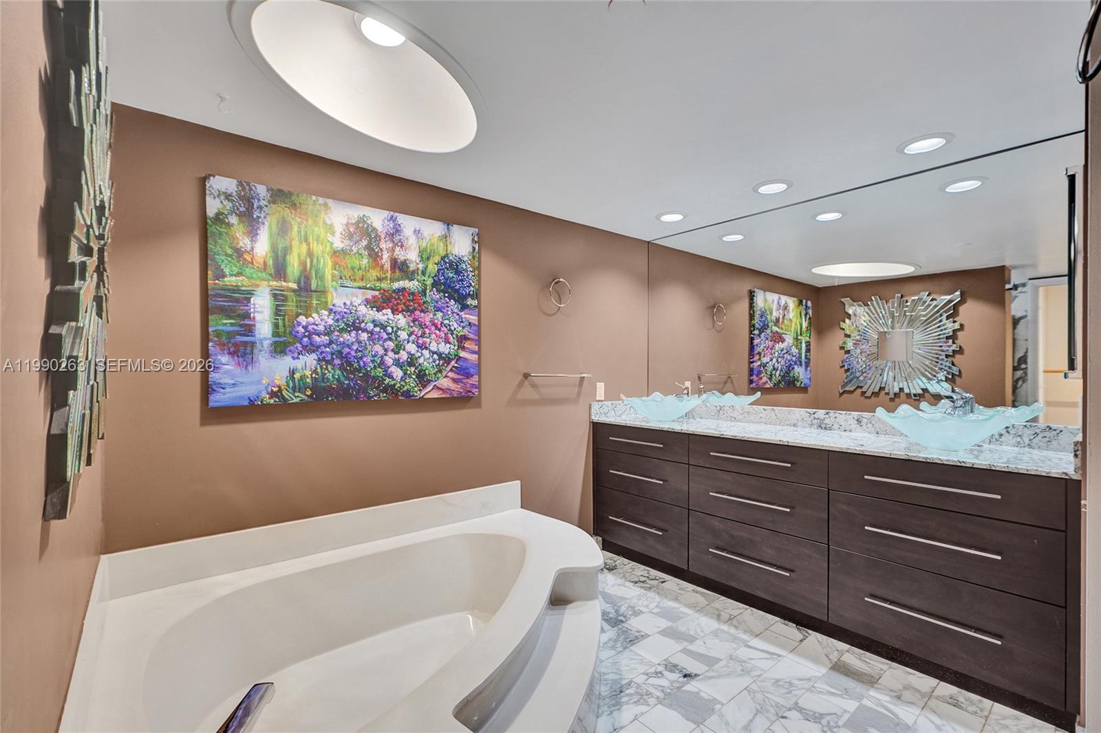 THE TOWERS OF QUAYSIDE CO - Residential