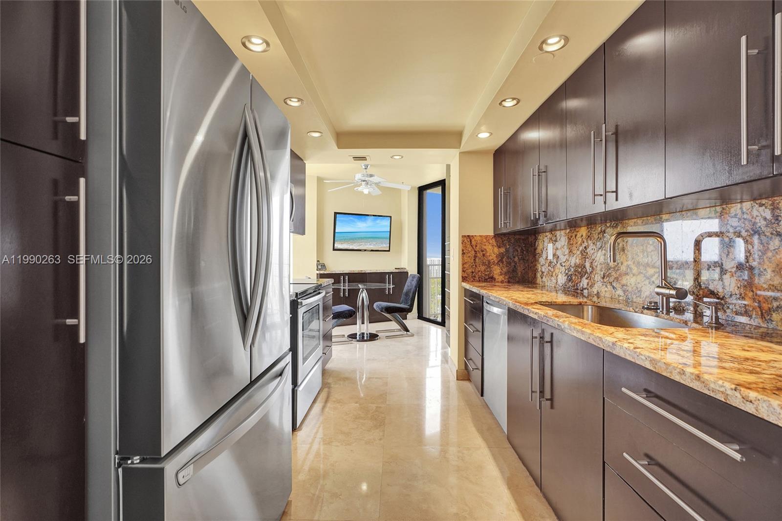 THE TOWERS OF QUAYSIDE CO - Residential