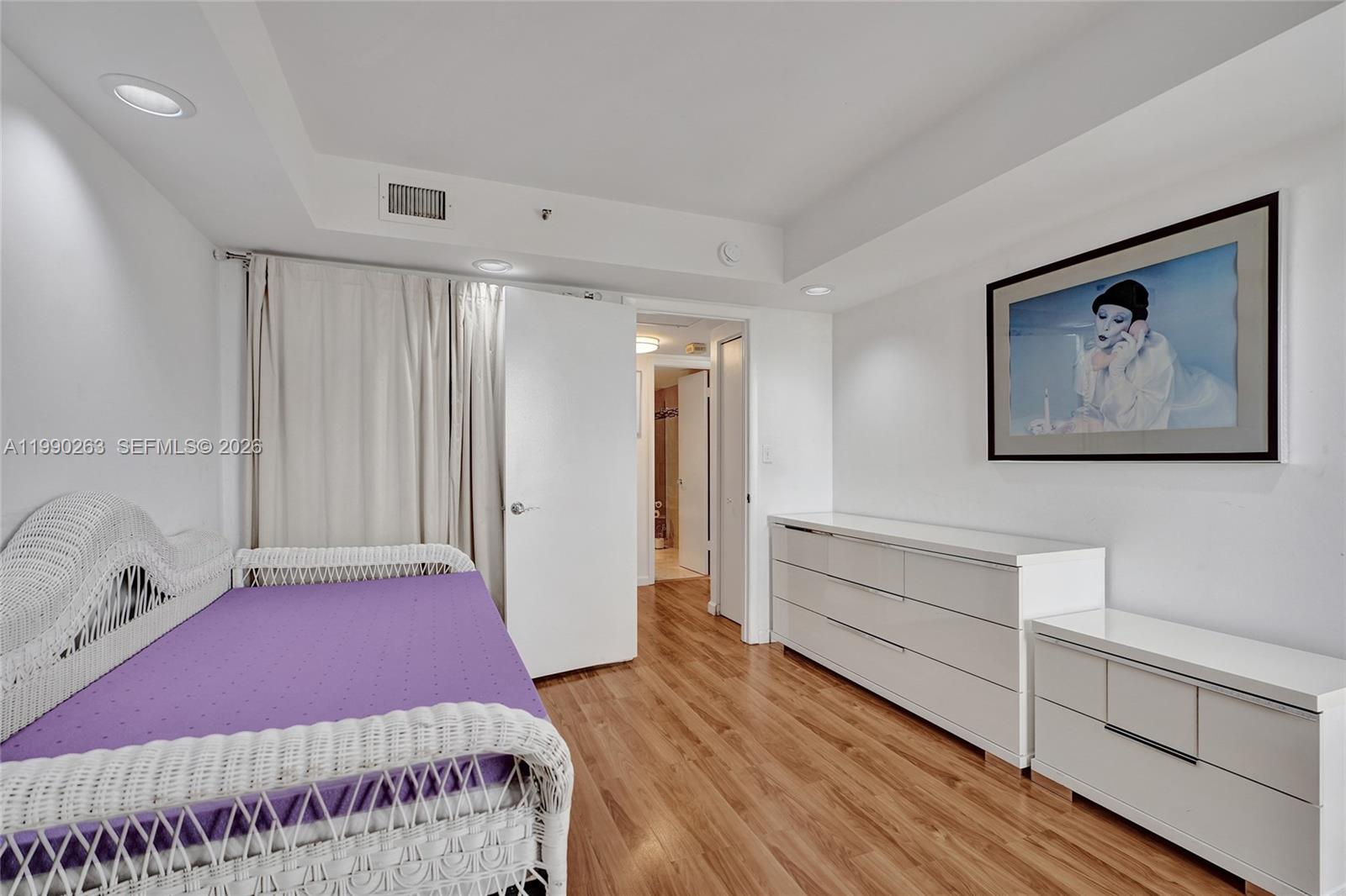 THE TOWERS OF QUAYSIDE CO - Residential