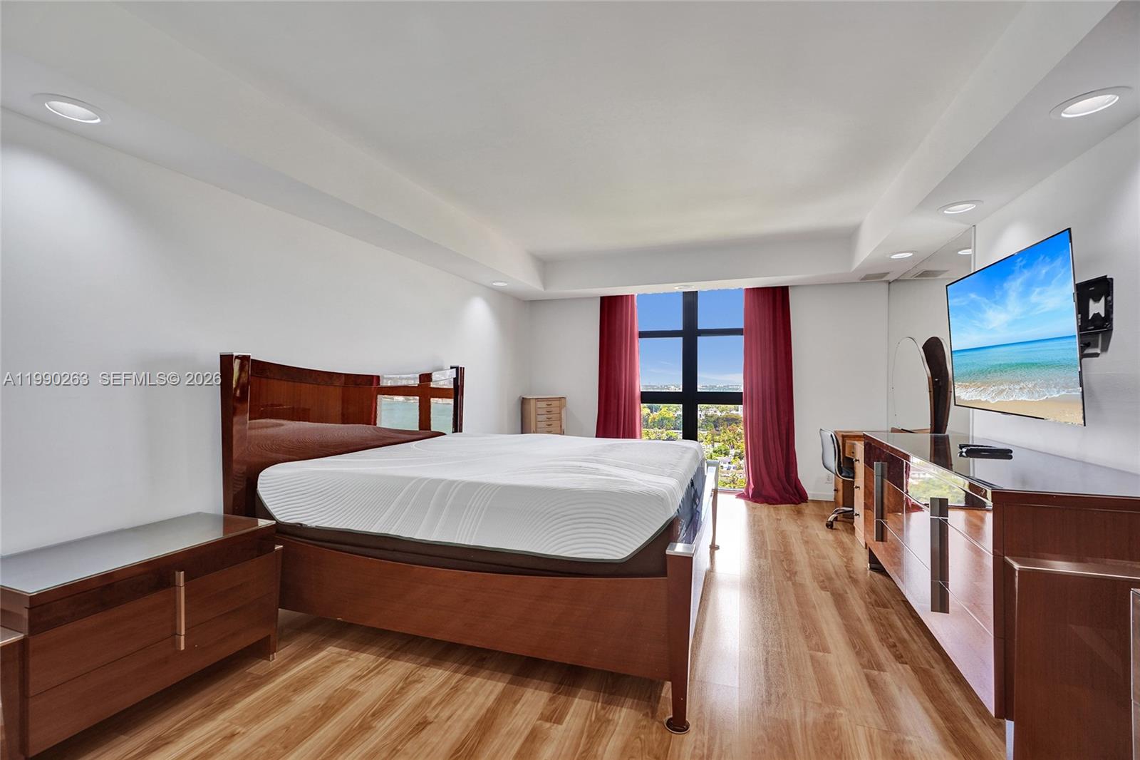 THE TOWERS OF QUAYSIDE CO - Residential