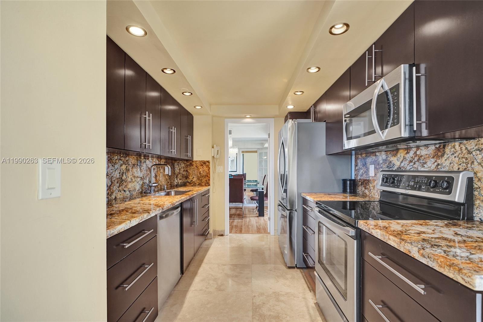 THE TOWERS OF QUAYSIDE CO - Residential