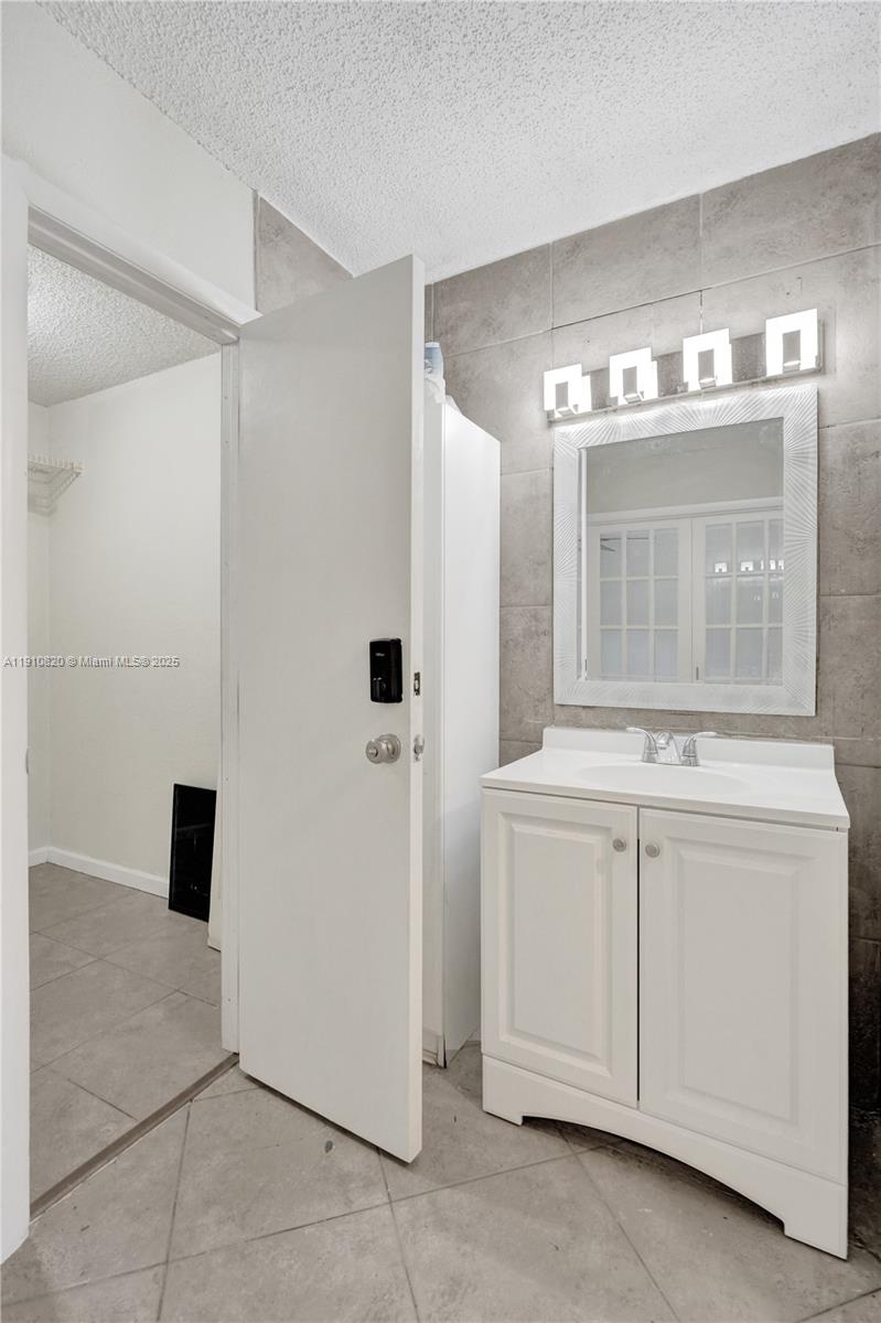 WOOD HUE I CONDO - Residential