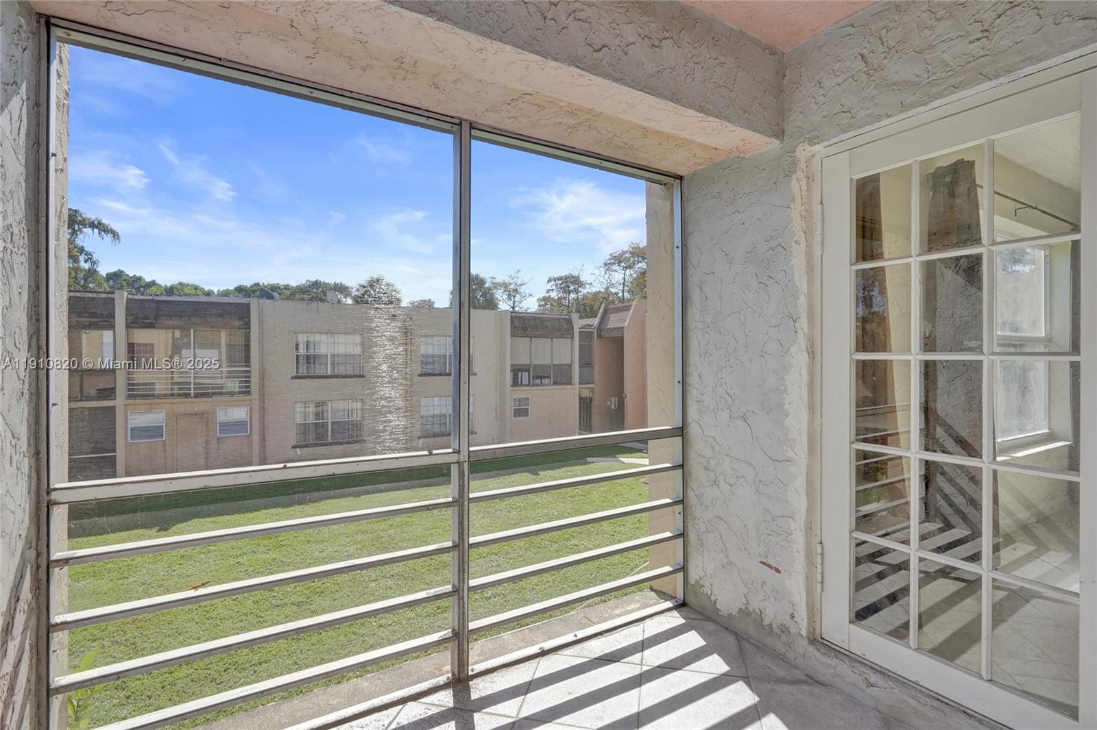 WOOD HUE I CONDO - Residential