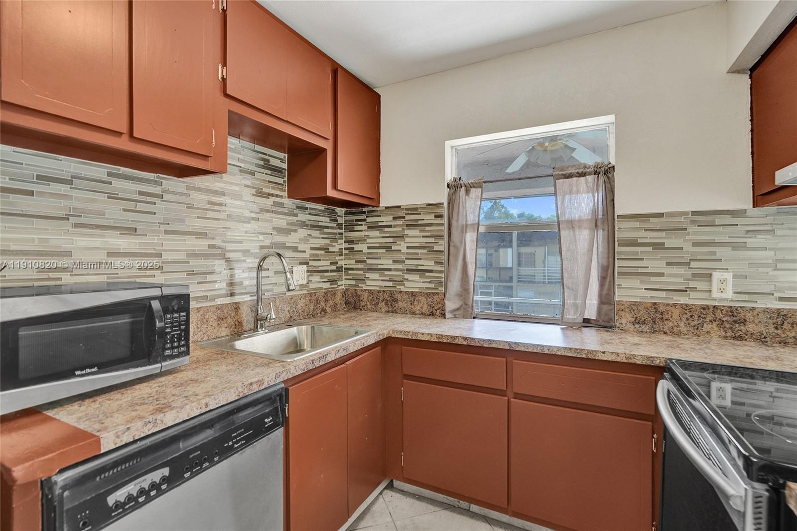 WOOD HUE I CONDO - Residential