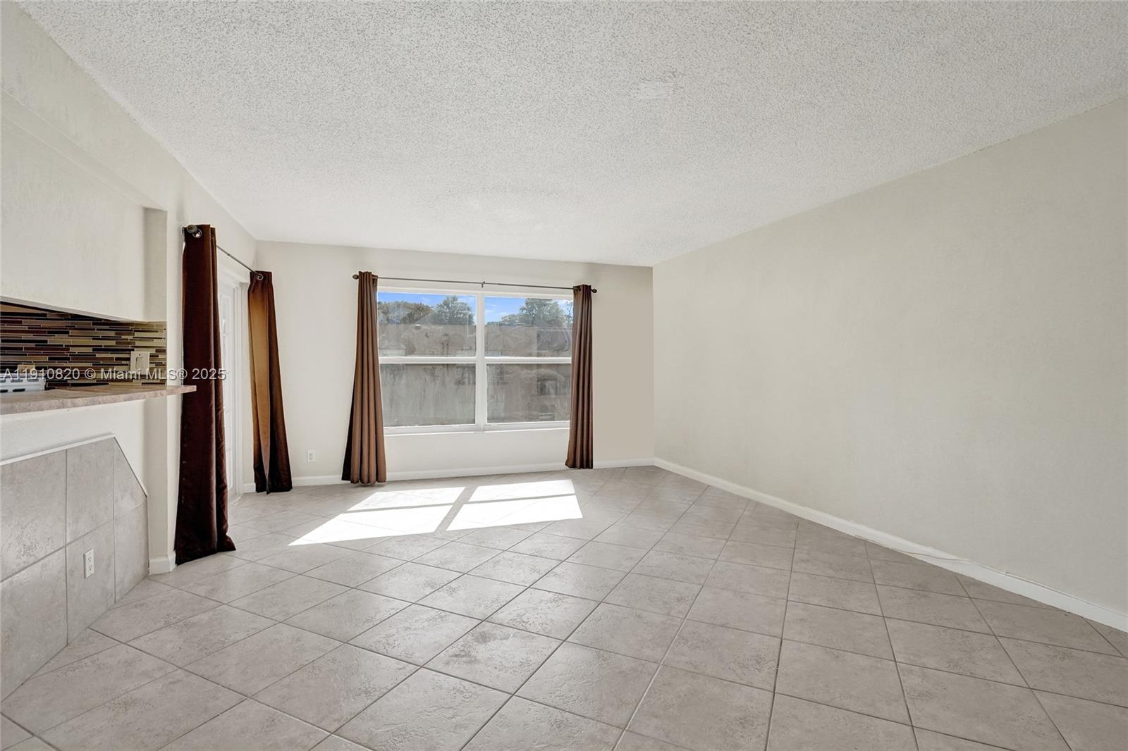 WOOD HUE I CONDO - Residential