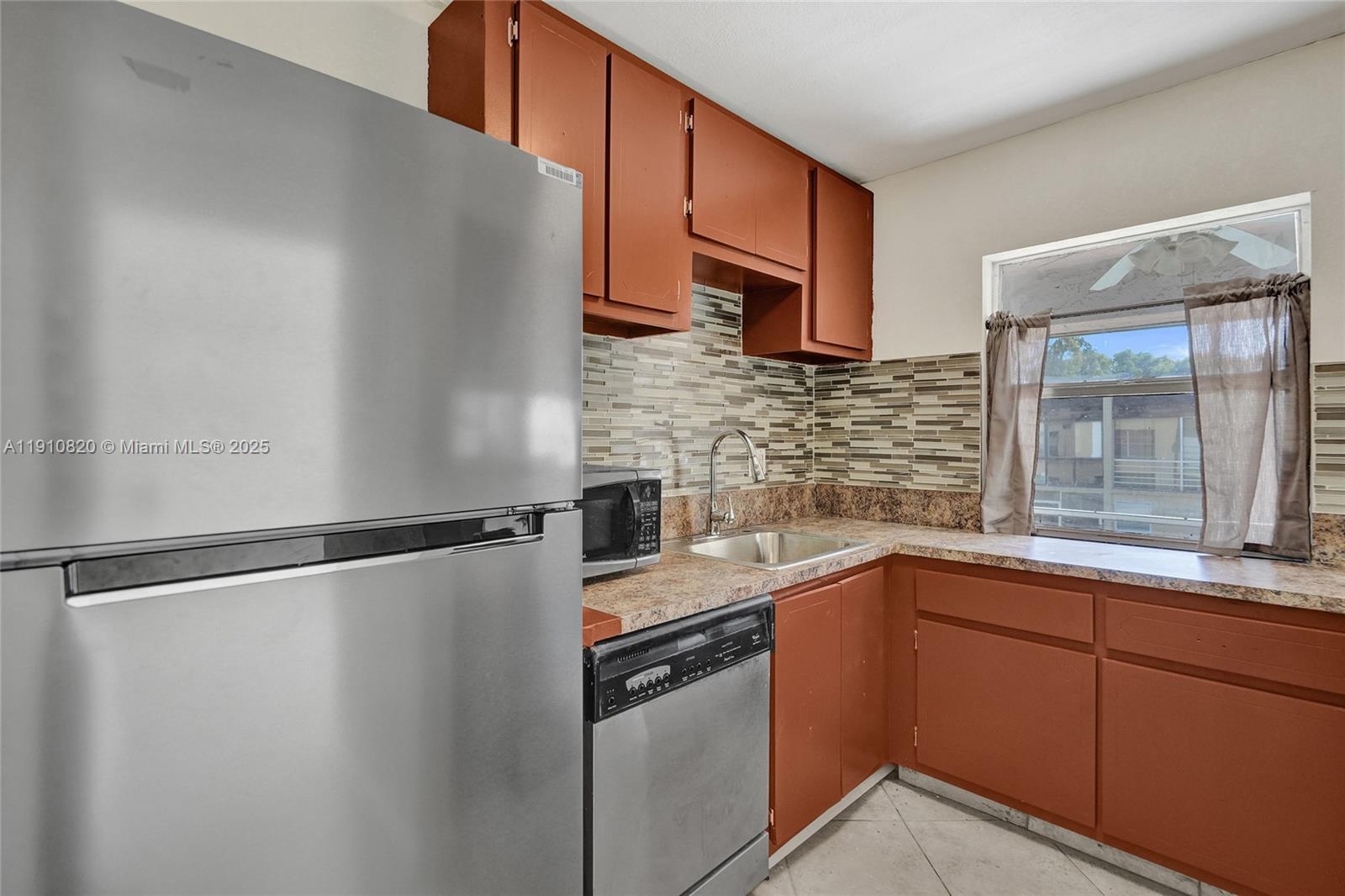 WOOD HUE I CONDO - Residential