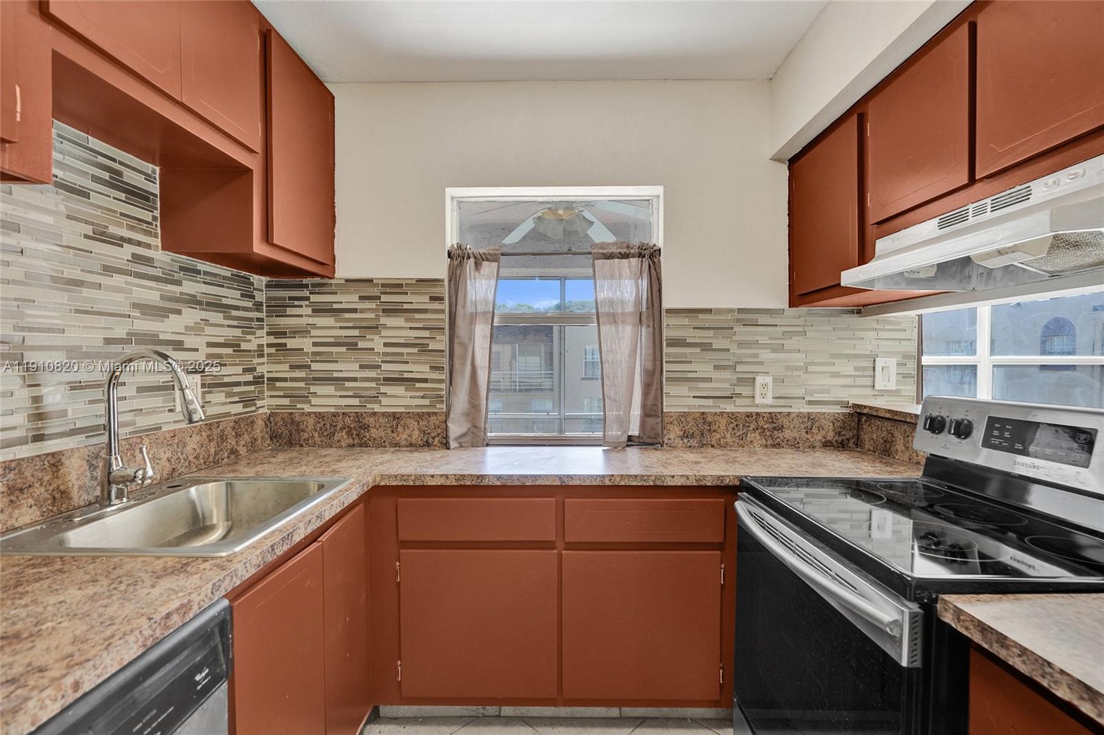 WOOD HUE I CONDO - Residential